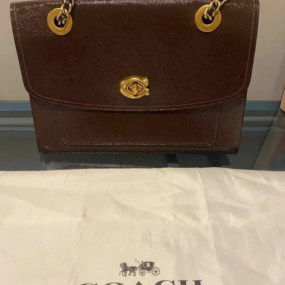 Elegant Burgundy Leather Shoulder Bag - Picture 3 of 6